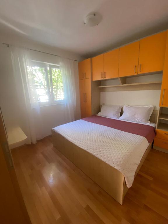 Posteľ alebo postele v izbe v ubytovaní Apartmani IvaMia
