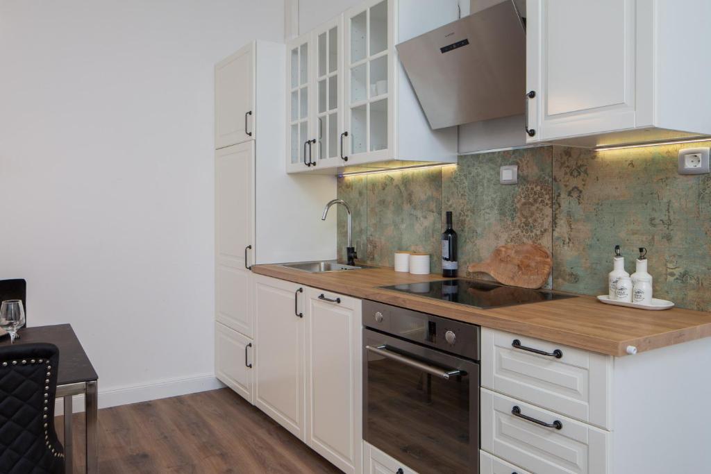 Kuchyňa alebo kuchynka v ubytovaní Luxury apartment with patio in the heart of Split