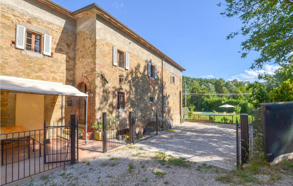 Amazing home in Città di Castello with Outdoor swimming pool, WiFi and 3 Bedrooms