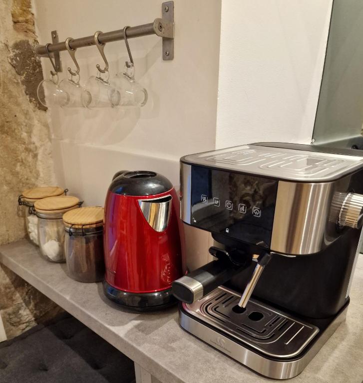 Le Chapeau Rouge - Centre Historique - Corum - Tramway - Climatisation - 17