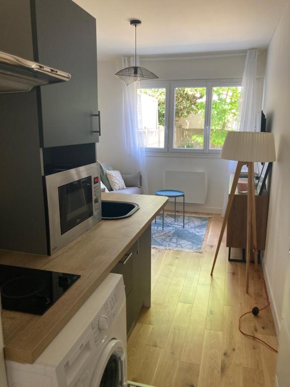 Kuchyňa alebo kuchynka v ubytovaní Studio 5 min du centre-ville