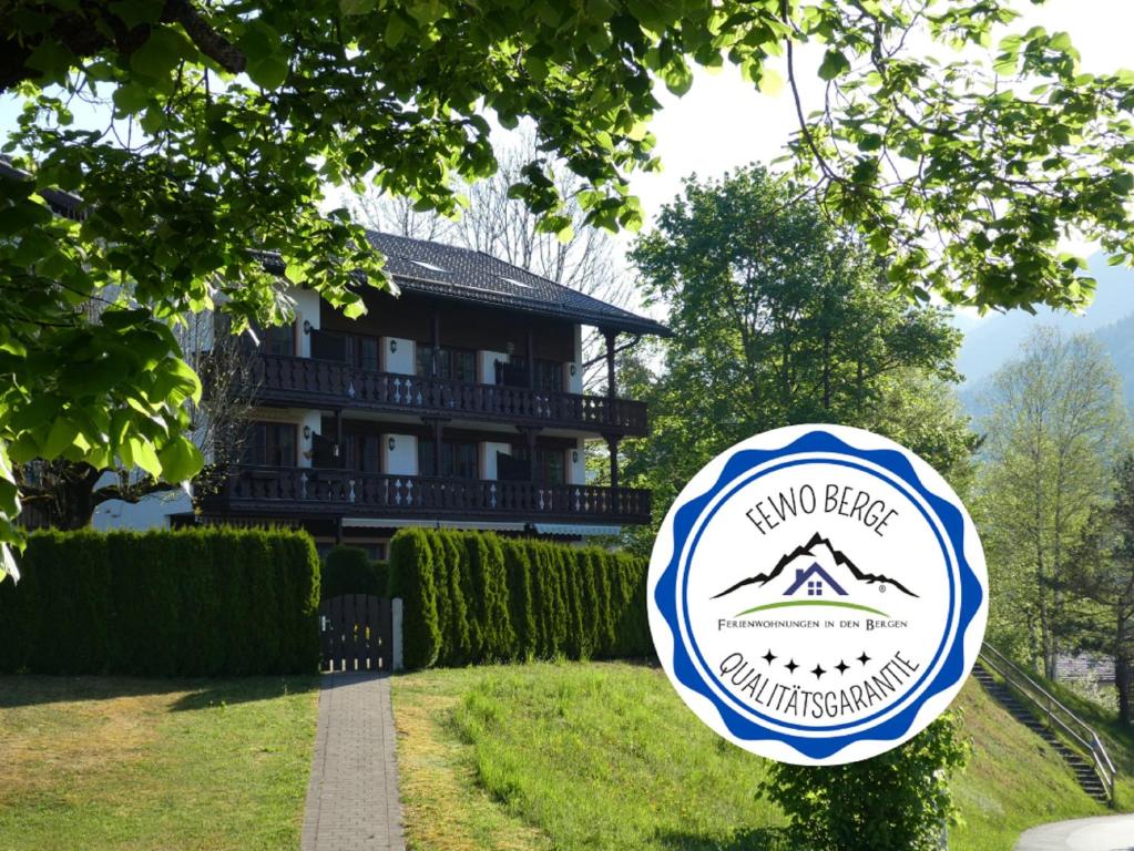 クリュンにあるHaus Abendsonne Familie Druxesの家の前の小屋看板