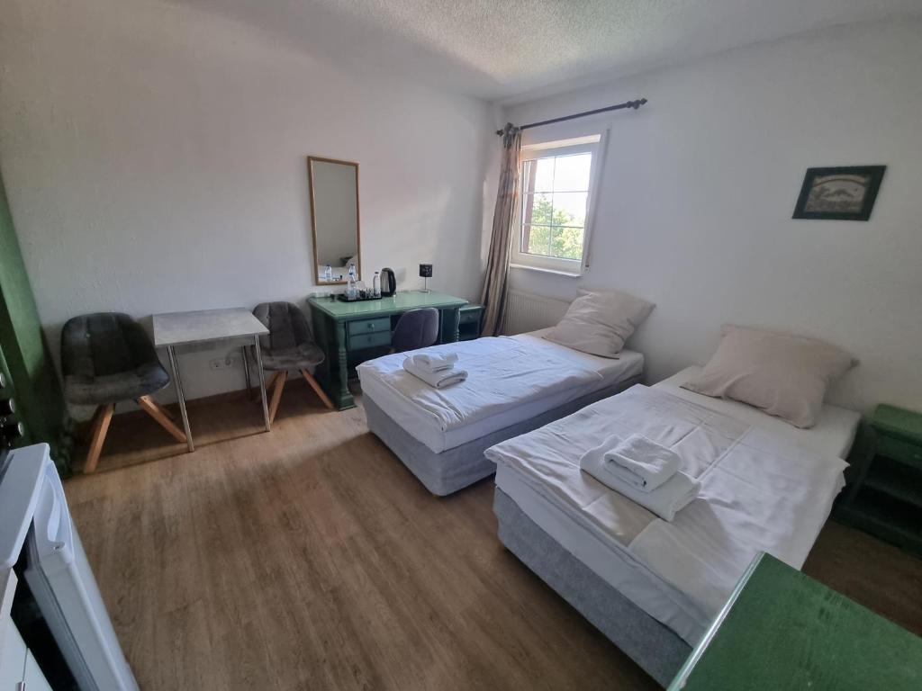 Astheimer Schlösschen - Economy Twin Room