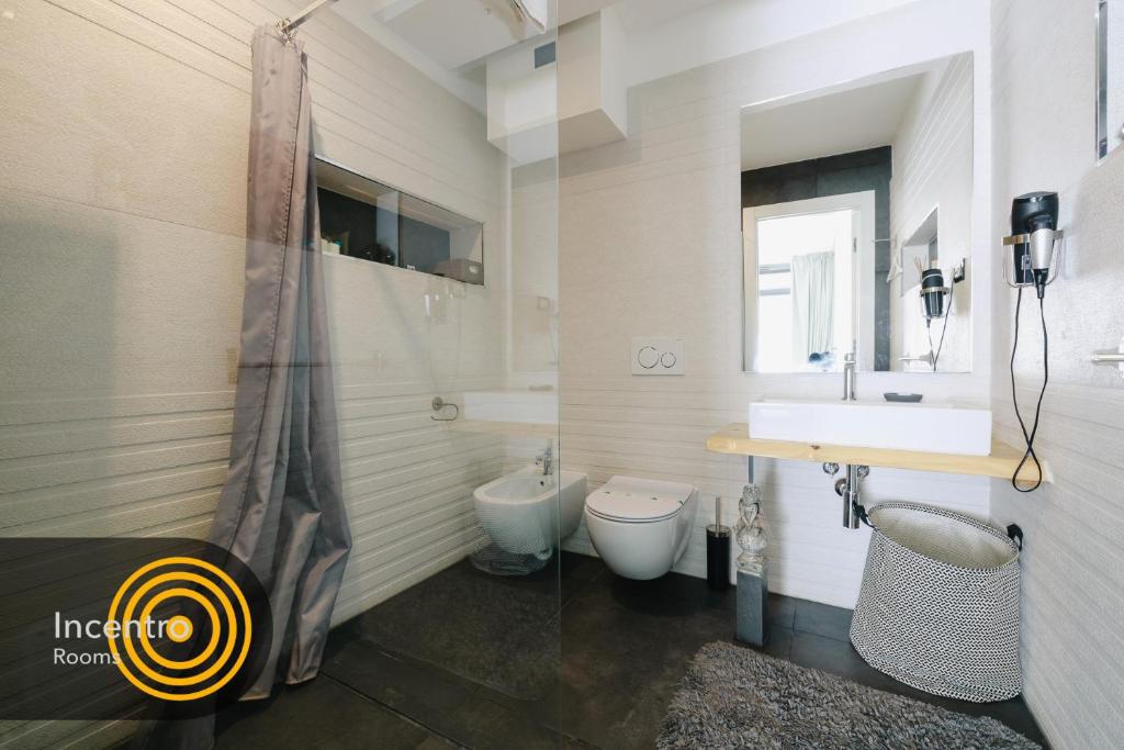 Koupelna v ubytování Incentro Rooms