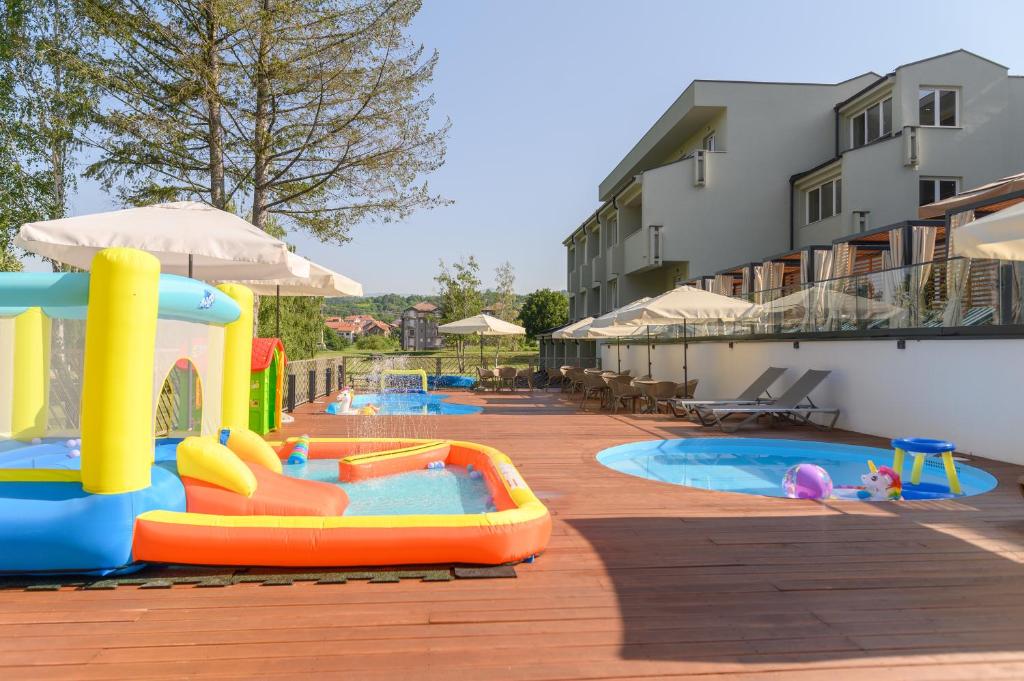Piscina di Hotel Sunce o nelle vicinanze