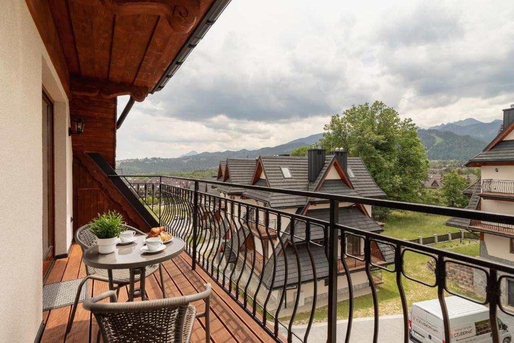 Svalir eða verönd á Premium Apartments Salwatoriańska Mountain View Zakopane by Renters Prestige