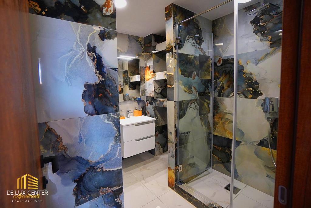 Kuchyň nebo kuchyňský kout v ubytování DeLux Center Apartments Inđija
