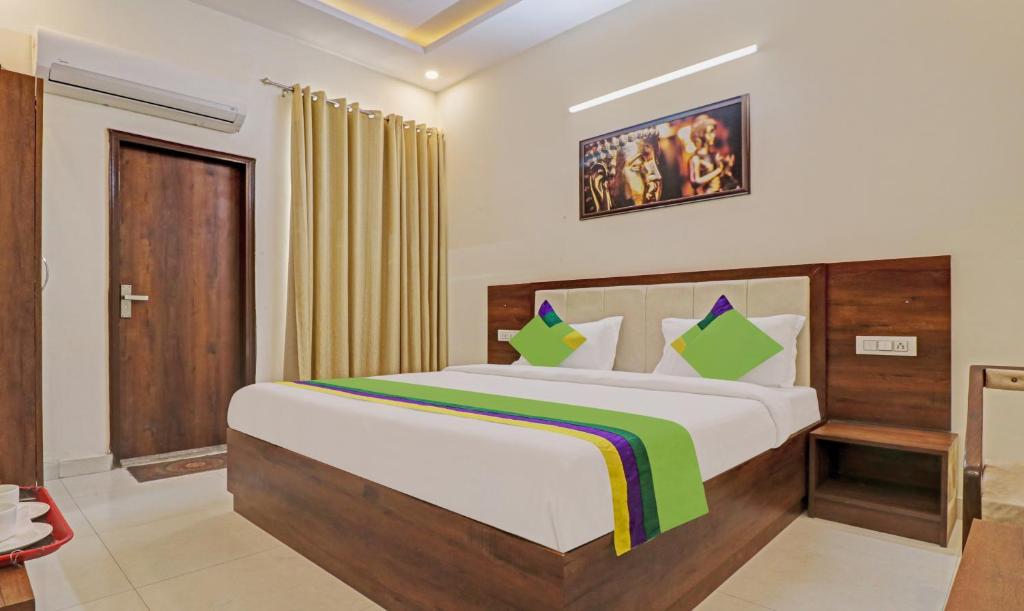 a bedroom with a large bed in a room at Treebo Trend Magnum Chandigarh in Mohali