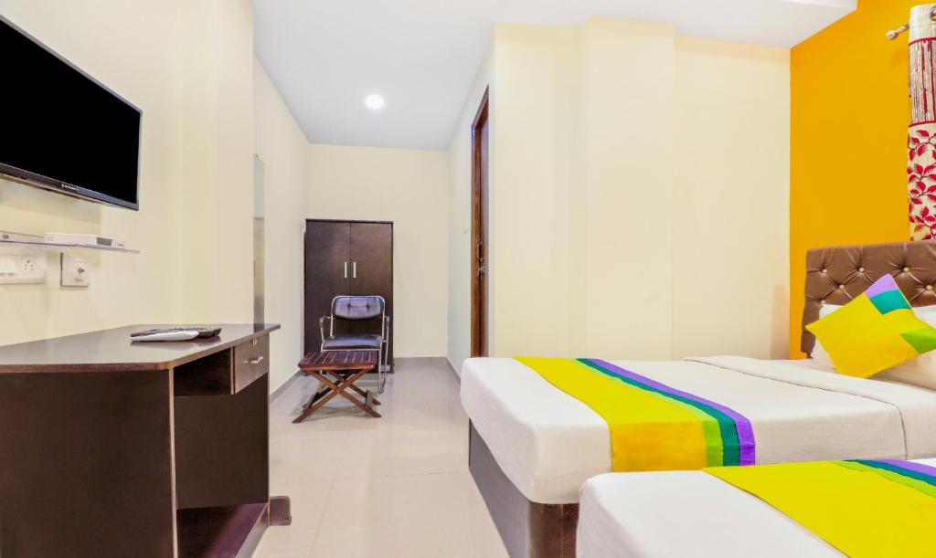 TV a/nebo společenská místnost v ubytování Itsy Hotels Carnival Inn