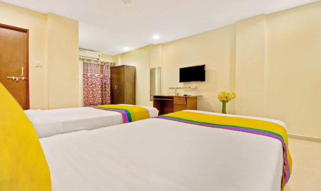 TV a/nebo společenská místnost v ubytování Itsy Hotels Carnival Inn