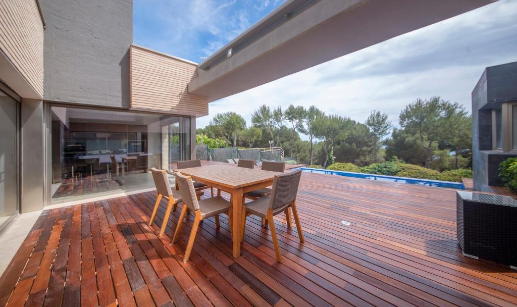Balkón nebo terasa v ubytování Limonium Deluxe Villa with Private Pool, TarracoHomes