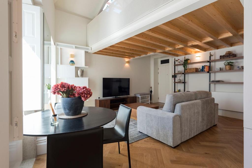 TV a/nebo společenská místnost v ubytování Flores City Retreat