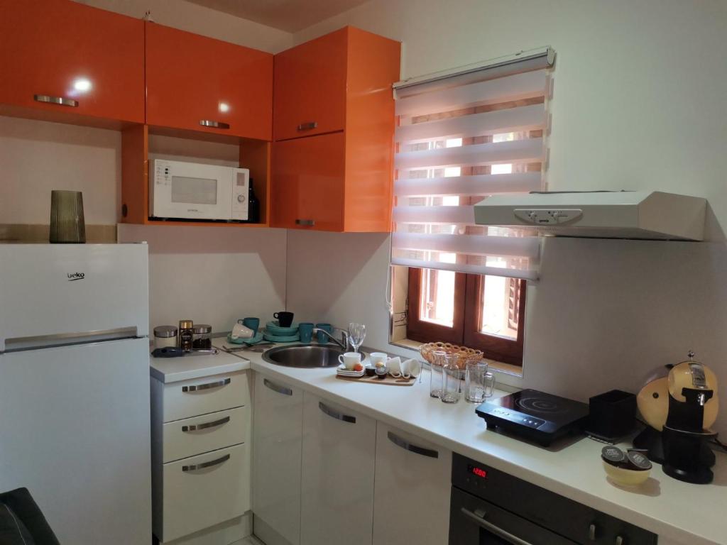 Duplex Apartman Lazaroにあるキッチンまたは簡易キッチン