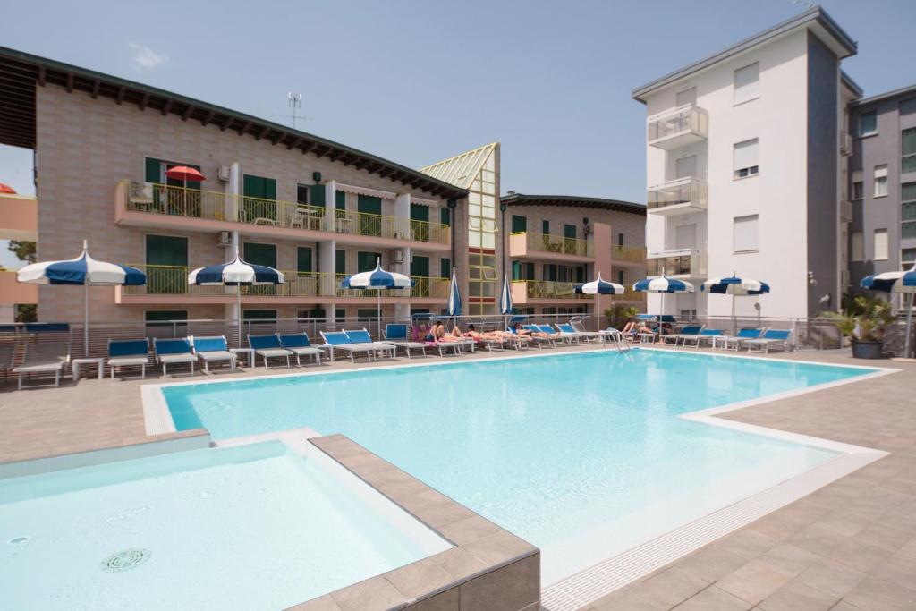 a large swimming pool in front of a hotel at Hotel Bristol in Caorle