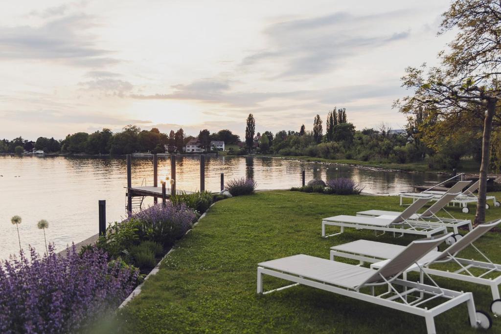 Výhled na řeku, která protéká v blízkosti hotelu