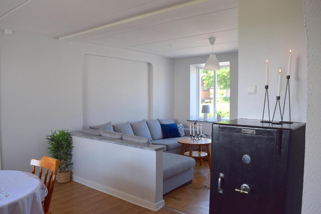 Posezení v ubytování Sea-view apartment in beautiful Smygehamn