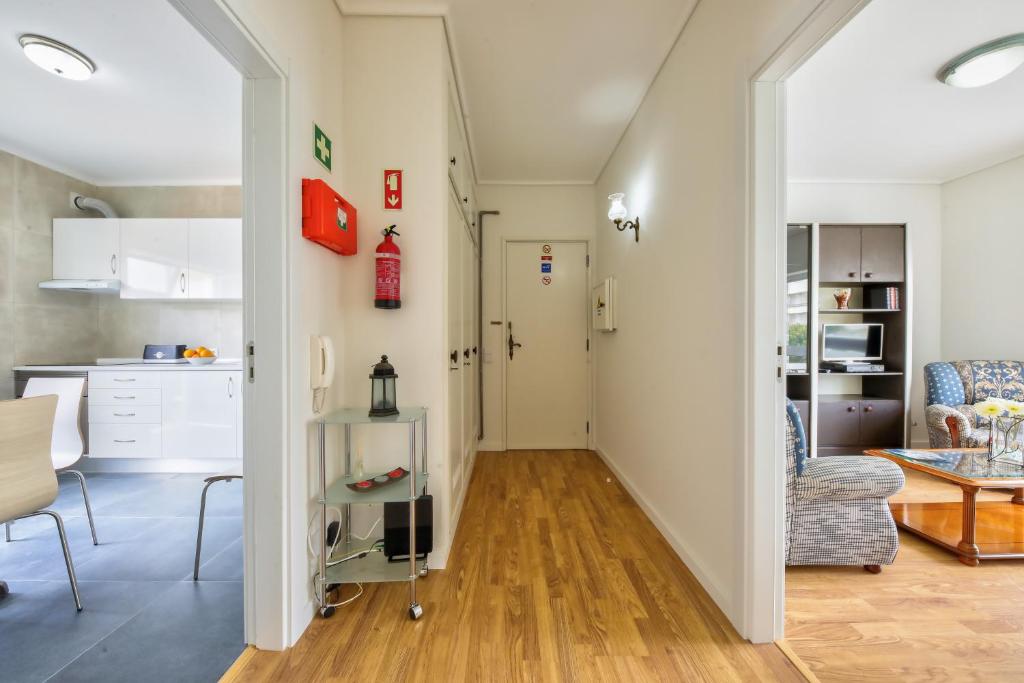 Η κουζίνα ή μικρή κουζίνα στο CASA DUNAS -BARRA - T2 na Praia da Barra