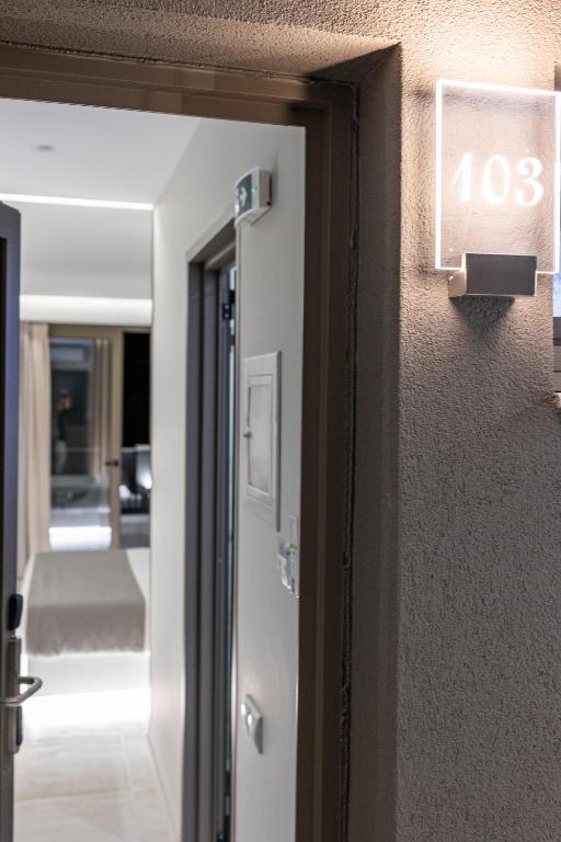 Ammos Luxury Apartments - 15