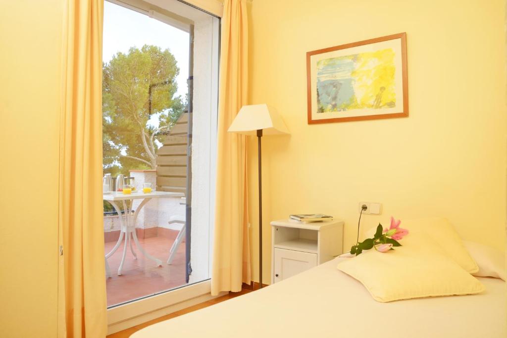 Postel nebo postele na pokoji v ubytování Hotel Sant Roc