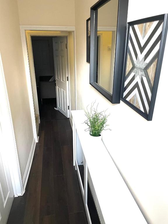Coventry Spacious Modern 4 Bed 4 Bath House, Suitable for Contractors, Business Travellers, Short Stays and Long Term Bookings. Free Parking for 2 Vehicles, 2 miles from City Centre