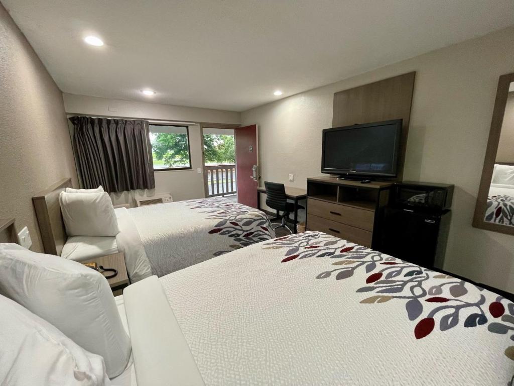 Red Roof Inn Lafayette, LA - Deluxe Room With Two Double Beds Smoking Renovated