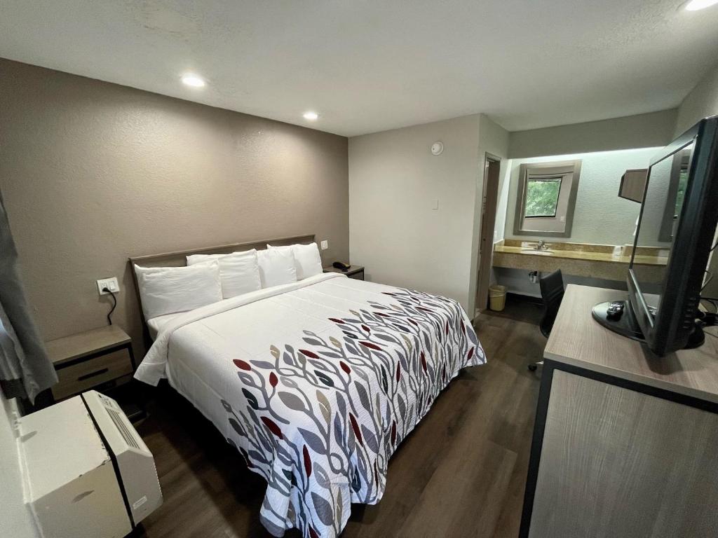 Red Roof Inn Lafayette, LA - Habitación Estándar King No Fumadores Renovada