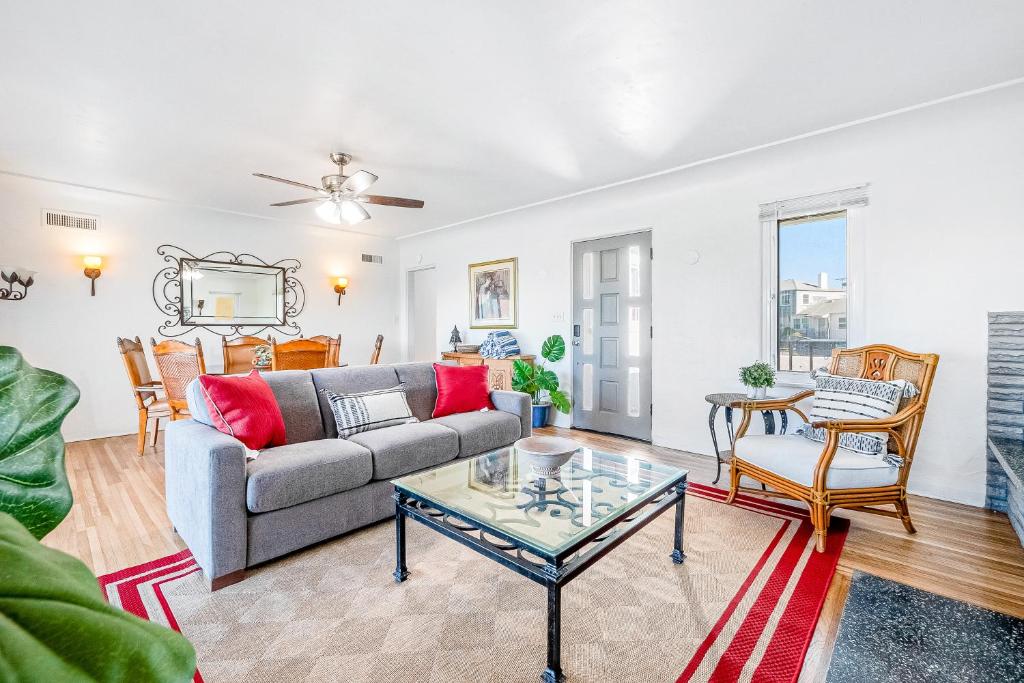 Living Room Coffee House Point Loma Baci Living Room