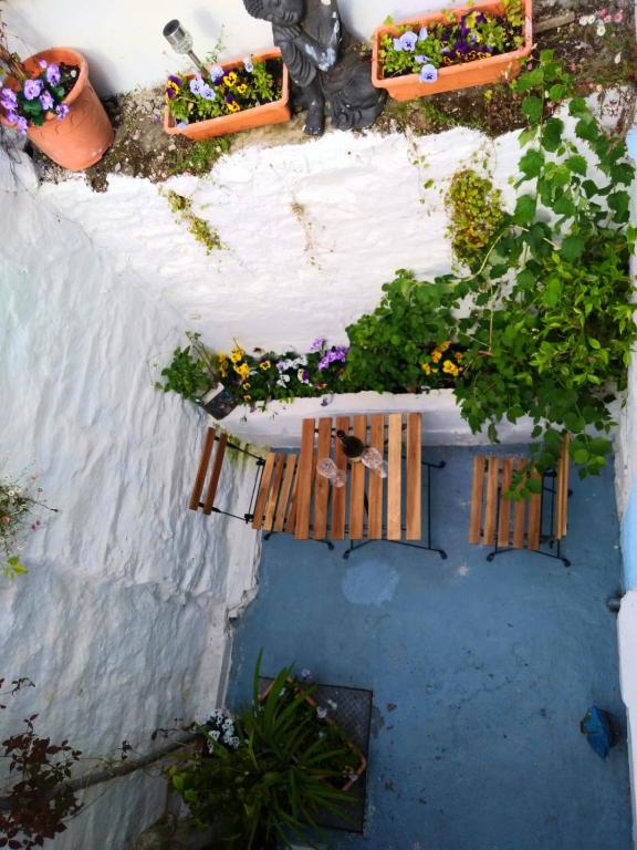 Zahrada ubytování Sea View Cottage, 2 bedrooms with stunning views