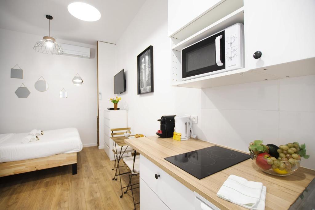 Kuchyňa alebo kuchynka v ubytovaní Great studio near the Eiffel Tower