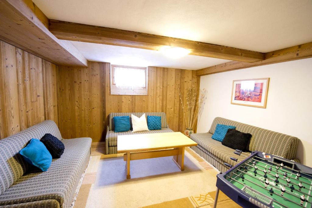 Prostor za sedenje u objektu Chalet & Apartments Tiroler Bua