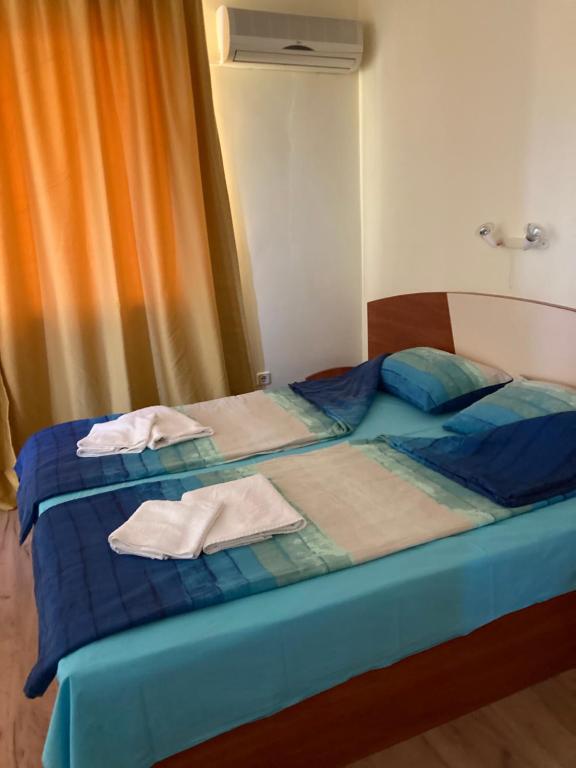 Postel nebo postele na pokoji v ubytování Family hotel Neptun - Lozenets