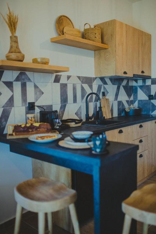 Kuchyň nebo kuchyňský kout v ubytování Peri Elxis Luxury Suites