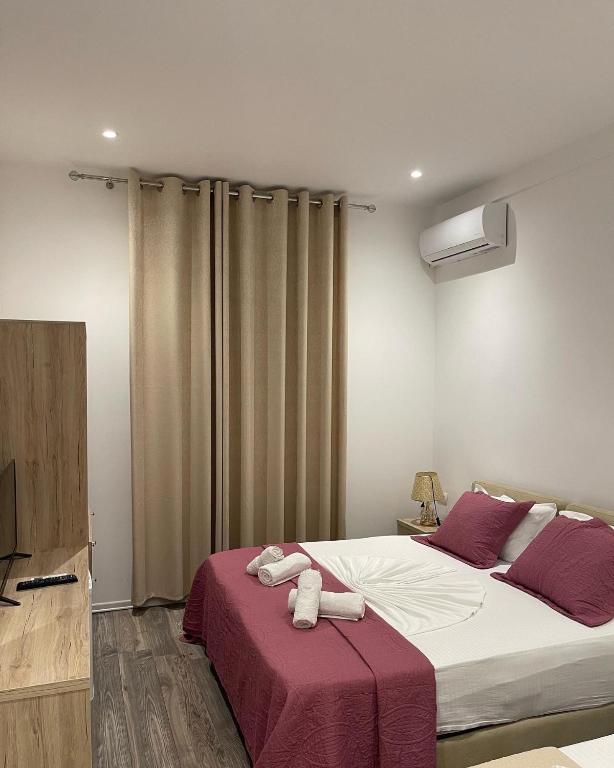 Deni's Hotel - Image 7