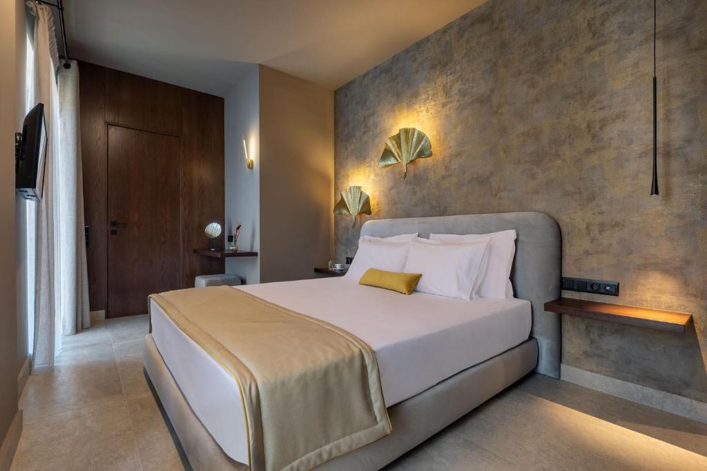 Postel nebo postele na pokoji v ubytování ASKLIPIOS LUXURY ROOMS