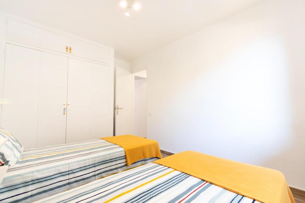 Postel nebo postele na pokoji v ubytování Apartmento RIPOLLES cerca de la Playa