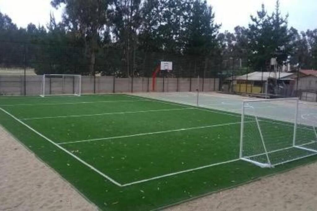 Tenis a/nebo squash v ubytování Lugar encantador en condominio en Mirasol nebo okolí