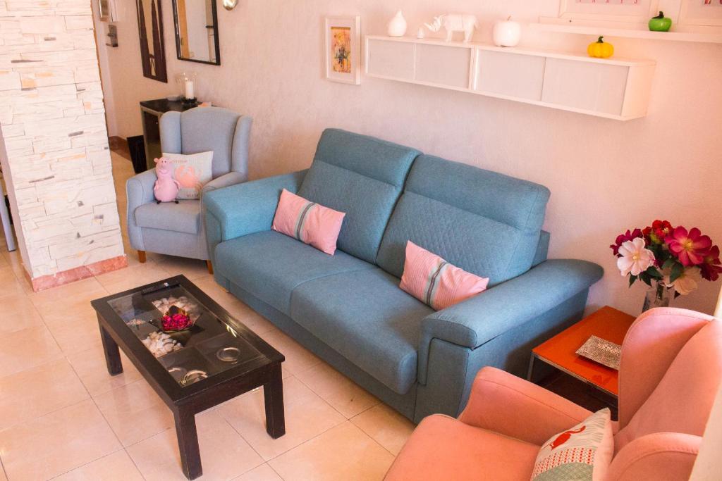 Część wypoczynkowa w obiekcie Benal Beach deluxe apartment with panoramic sea views