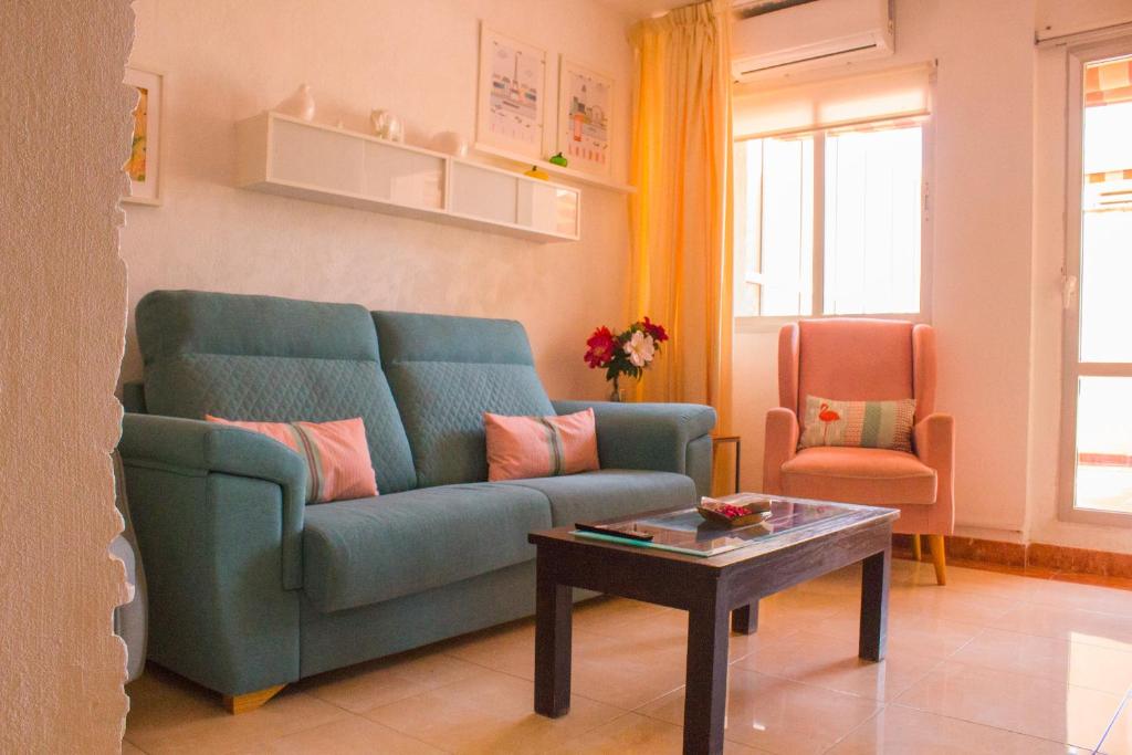 Część wypoczynkowa w obiekcie Benal Beach deluxe apartment with panoramic sea views