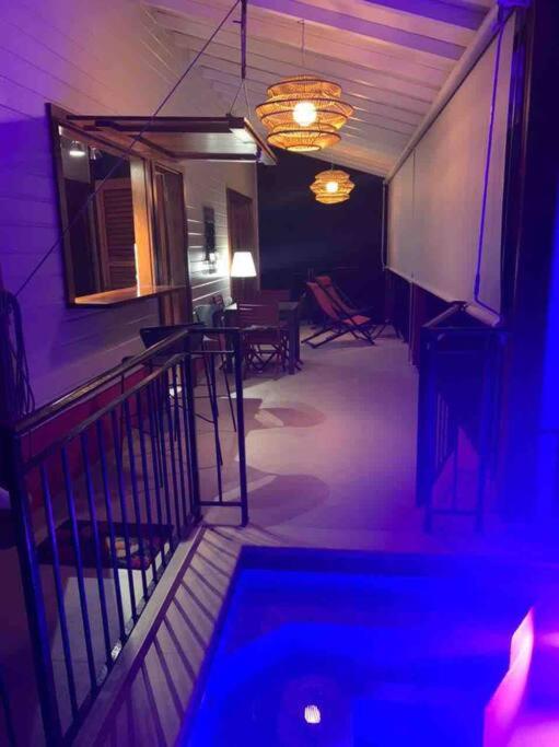 Letto o letti in una camera di Magnifique Villa Bauhinia, Piscine vue mer