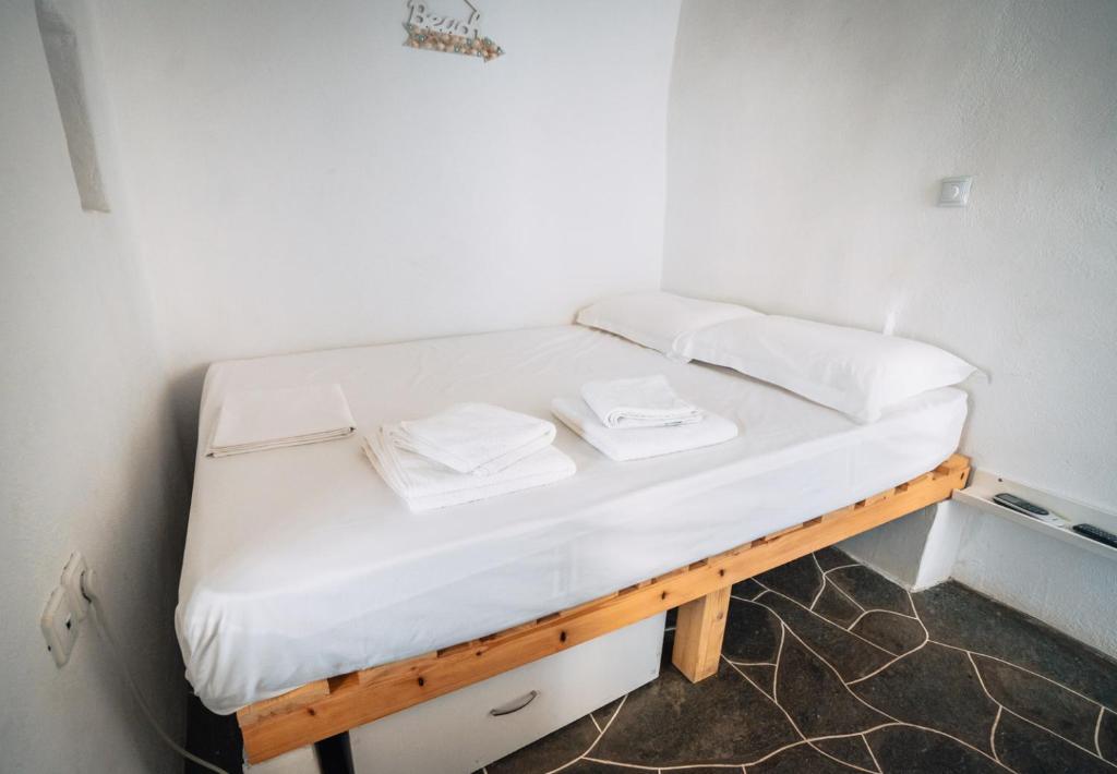 Posteľ alebo postele v izbe v ubytovaní Avra Guestroom