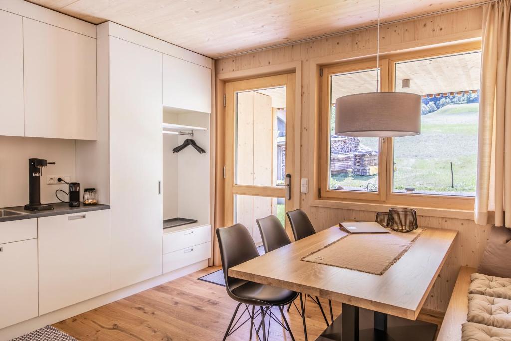 Kuchyň nebo kuchyňský kout v ubytování Wasserfall Apartments Mellau