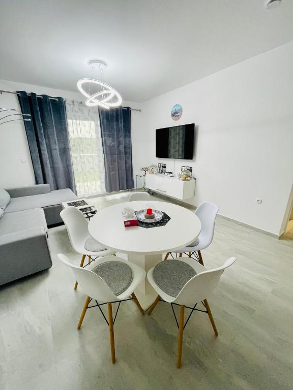 Televízia a/alebo spoločenská miestnosť v ubytovaní Trogir Apartment Nela
