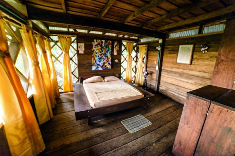Postel nebo postele na pokoji v ubytování Paraíso Ayahuasca Hotel & Tours