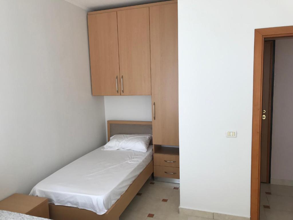 Sea View Apartment Shkëmbi i Kavajes - Image 9