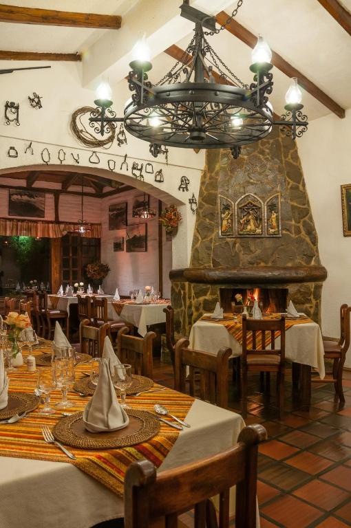 Restaurace v ubytování Hotel Hacienda Abraspungo