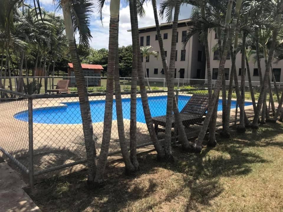 The swimming pool at or close to Apartamento Ganesha Liberia