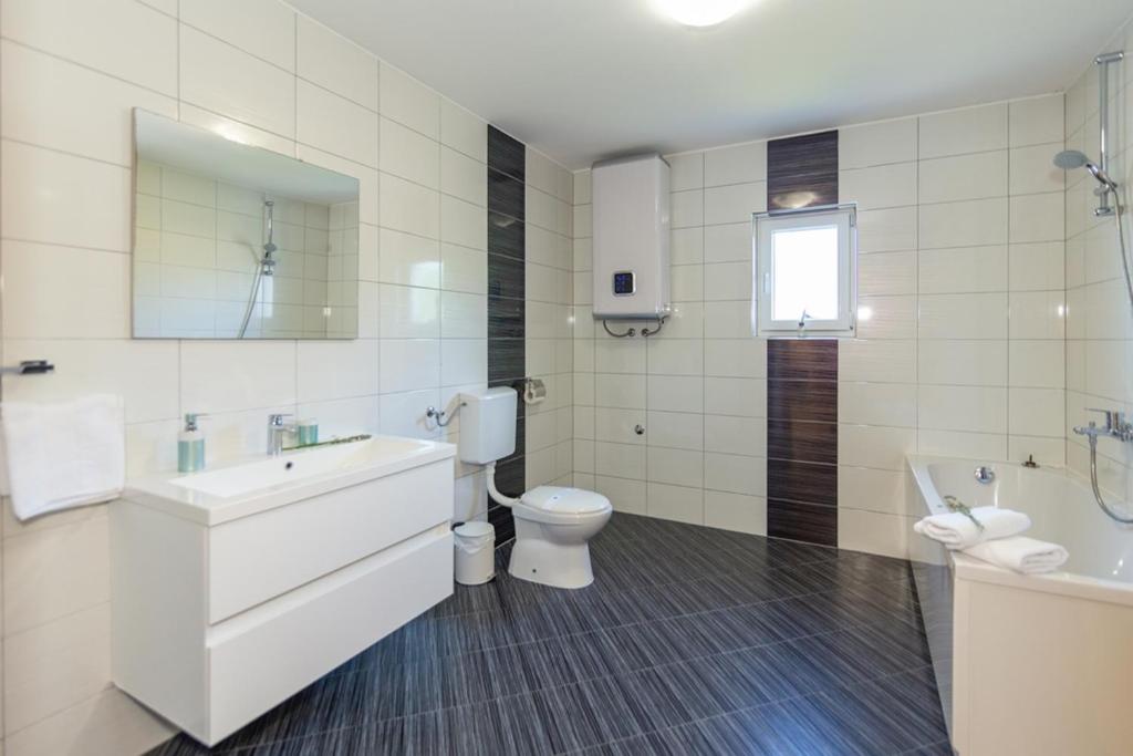 Kúpeľňa v ubytovaní Villa Karina Grubine,Imotski