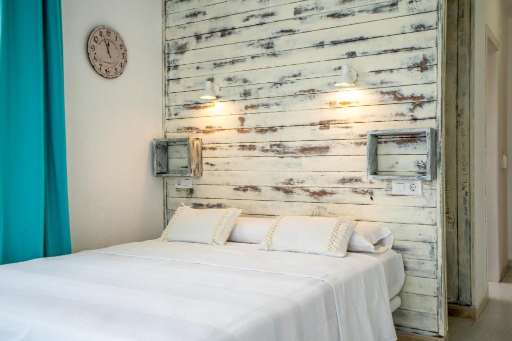 Postel nebo postele na pokoji v ubytování LOS NAREJOS Hotel