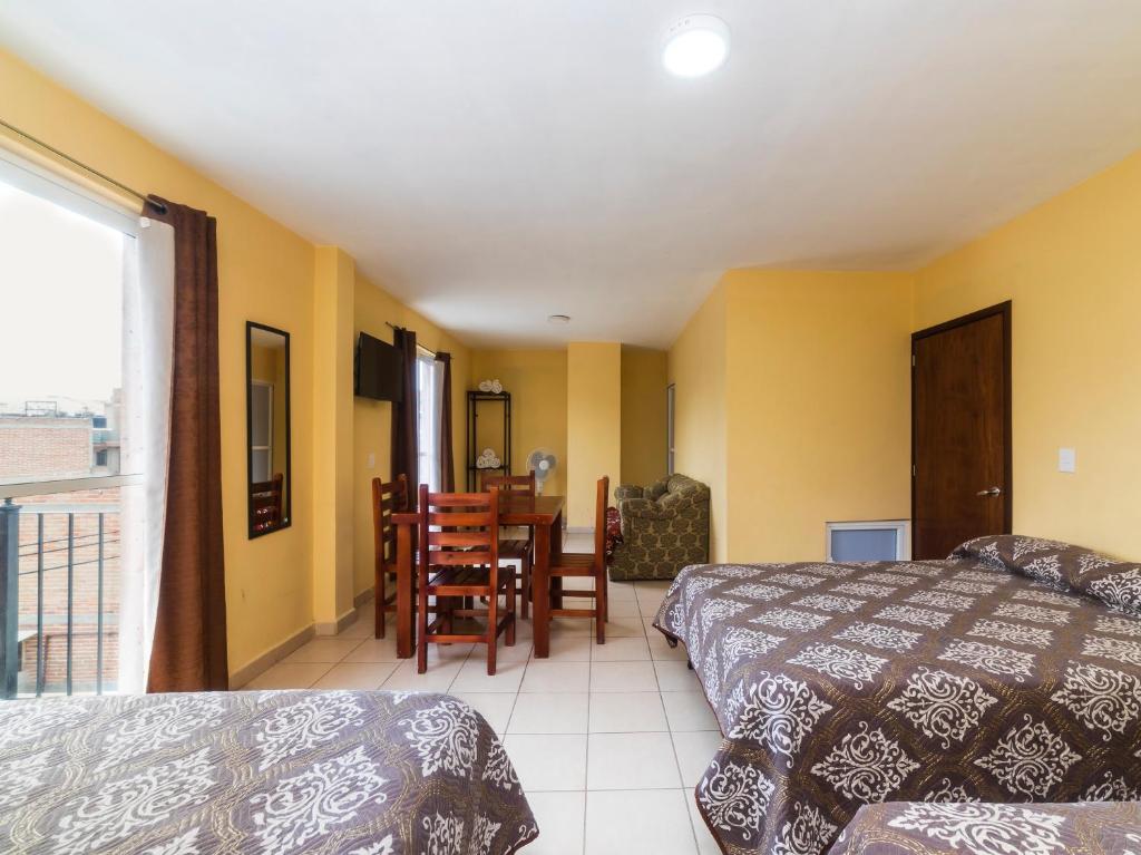 Postel nebo postele na pokoji v ubytování Hotel Zaragoza, San Juan de los Lagos