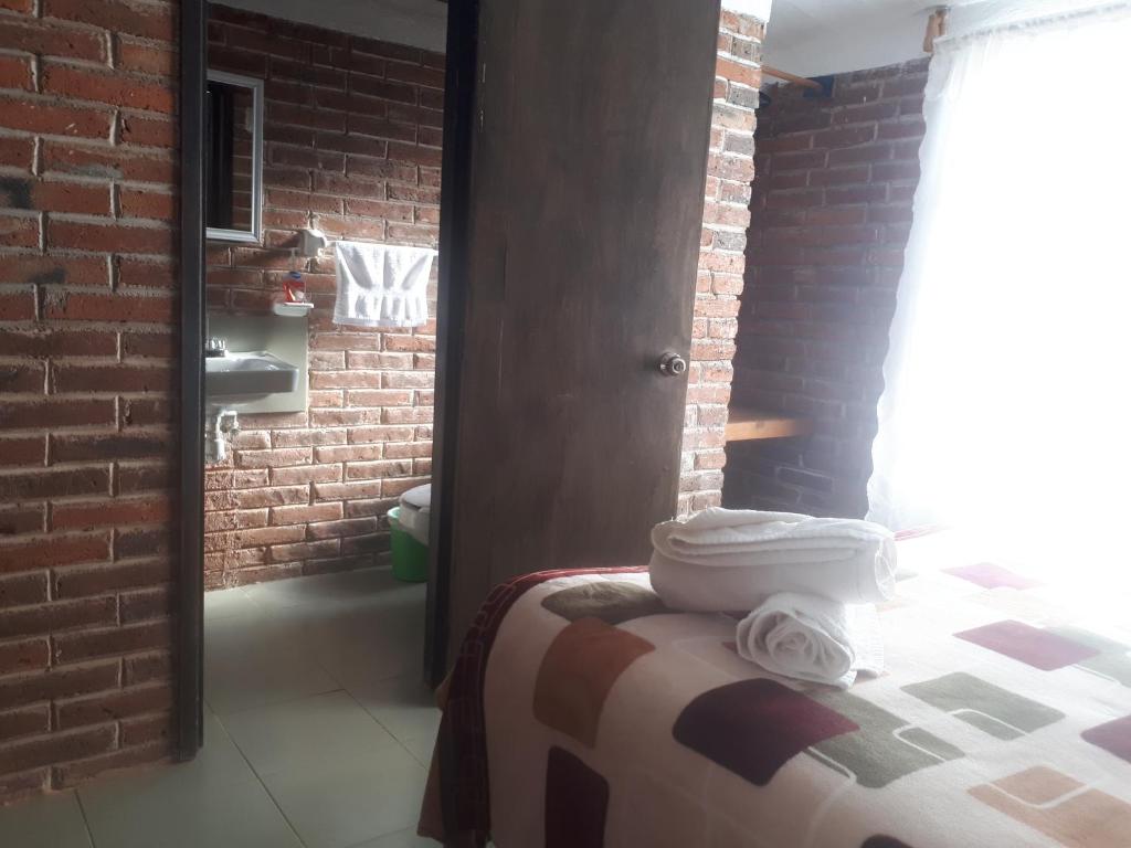 Postel nebo postele na pokoji v ubytování La Misión Cabañas Chignahuapan